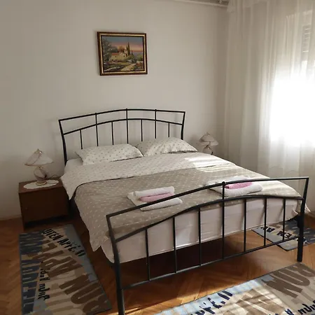Appartamento Valerija By Interhome